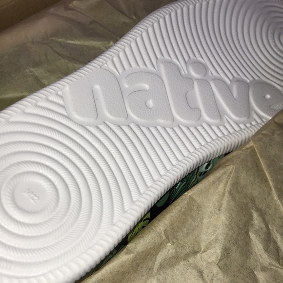 Native Verona Print Jiffy Black Shell White Pickle Foliage Shoes NIB - Picture 4 of 8